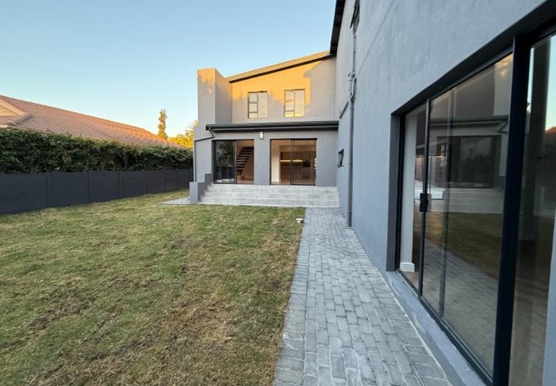 6 Bedroom Property for Sale in Olive Grove Western Cape